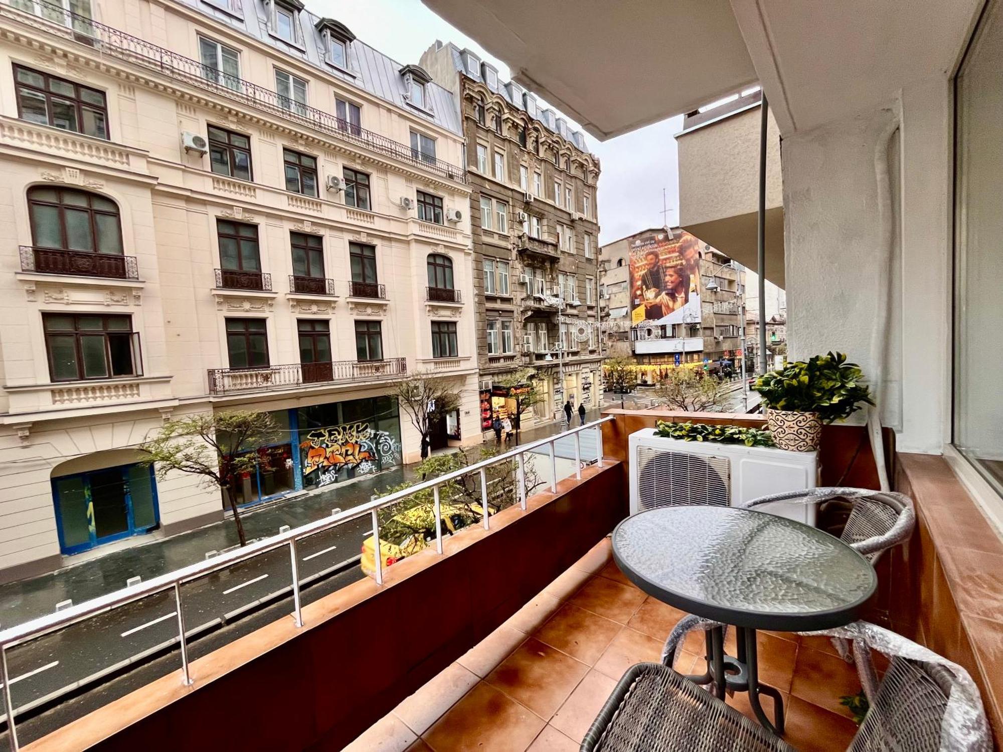 Cozy Apartment With Balcony Bucharest Exterior photo