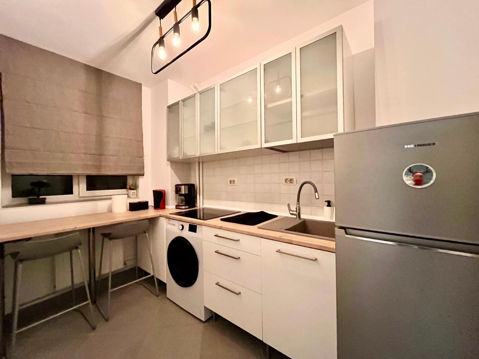 Cozy Apartment With Balcony Bucharest Exterior photo