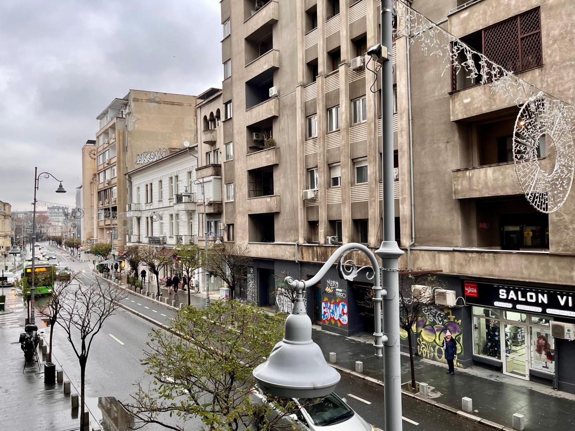 Cozy Apartment With Balcony Bucharest Exterior photo